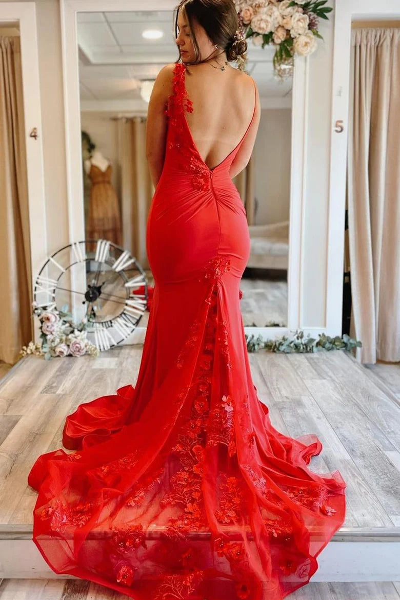 Precioso vestido de fiesta de trompeta con escote en V en la espalda